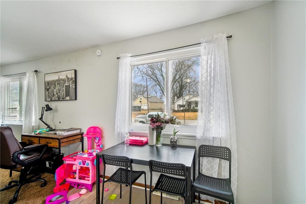 213-215 S Willow Avenue — photo 11