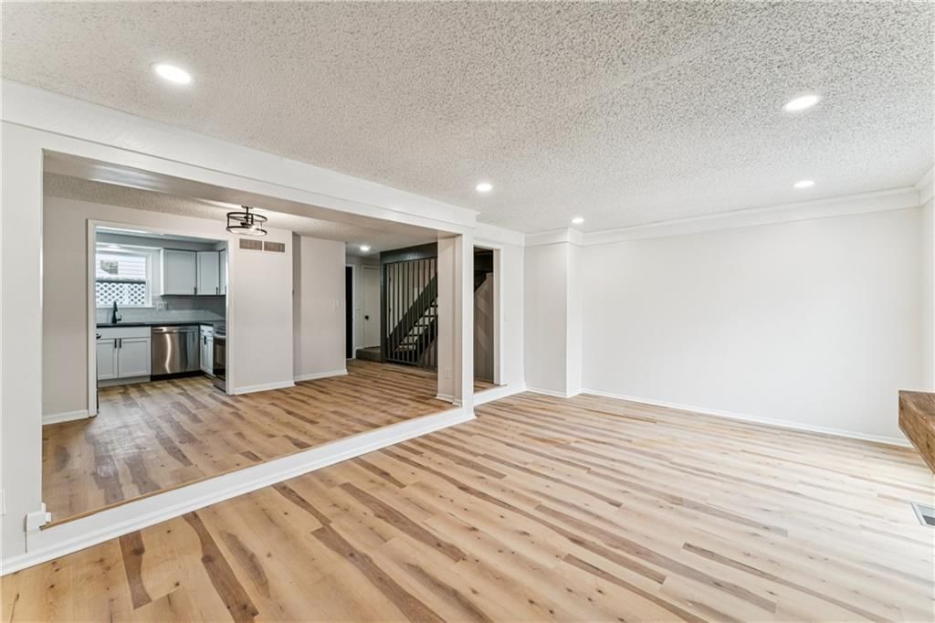 5923 Ridgeway Avenue — photo 5