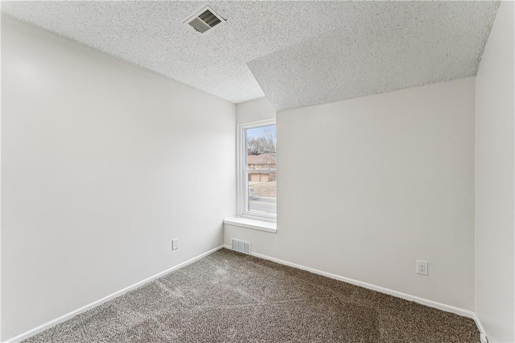 5923 Ridgeway Avenue — photo 30