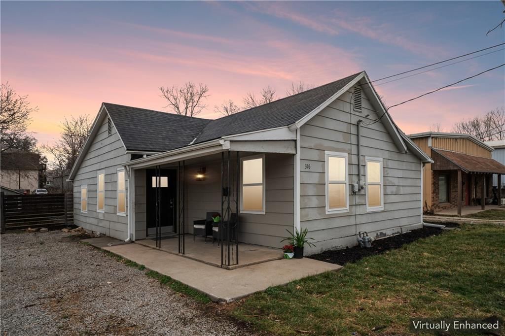 316 W Elm Street — photo 4