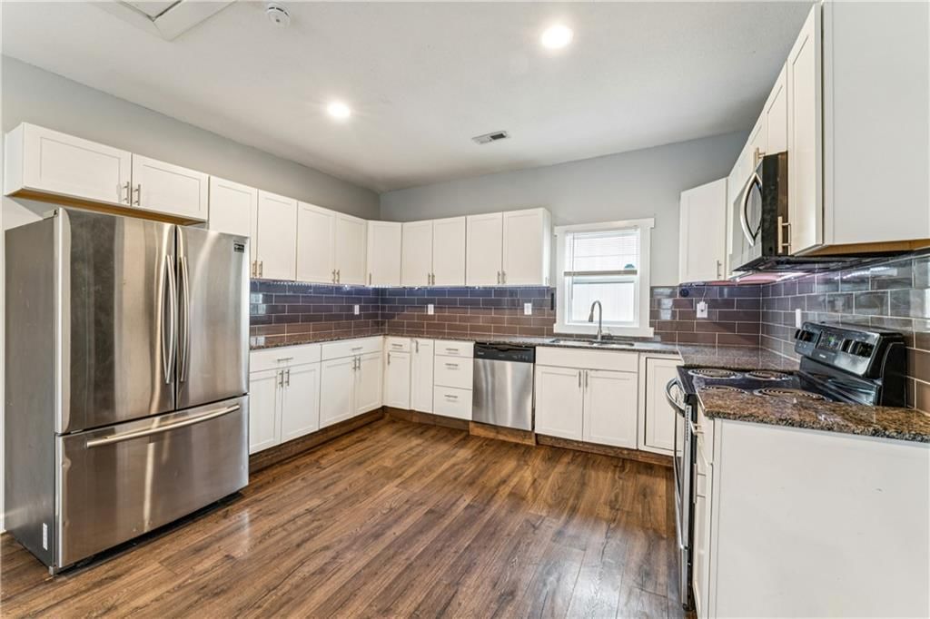 316 W Elm Street — photo 10