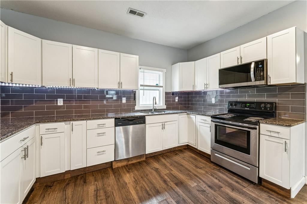 316 W Elm Street — photo 11