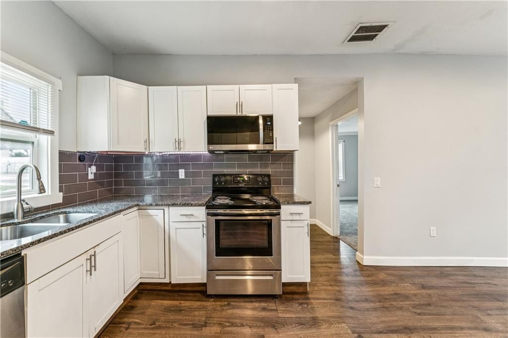 316 W Elm Street — photo 12