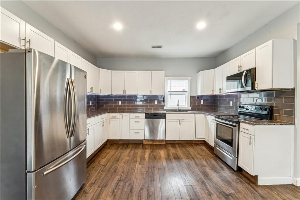 316 W Elm Street — photo 13