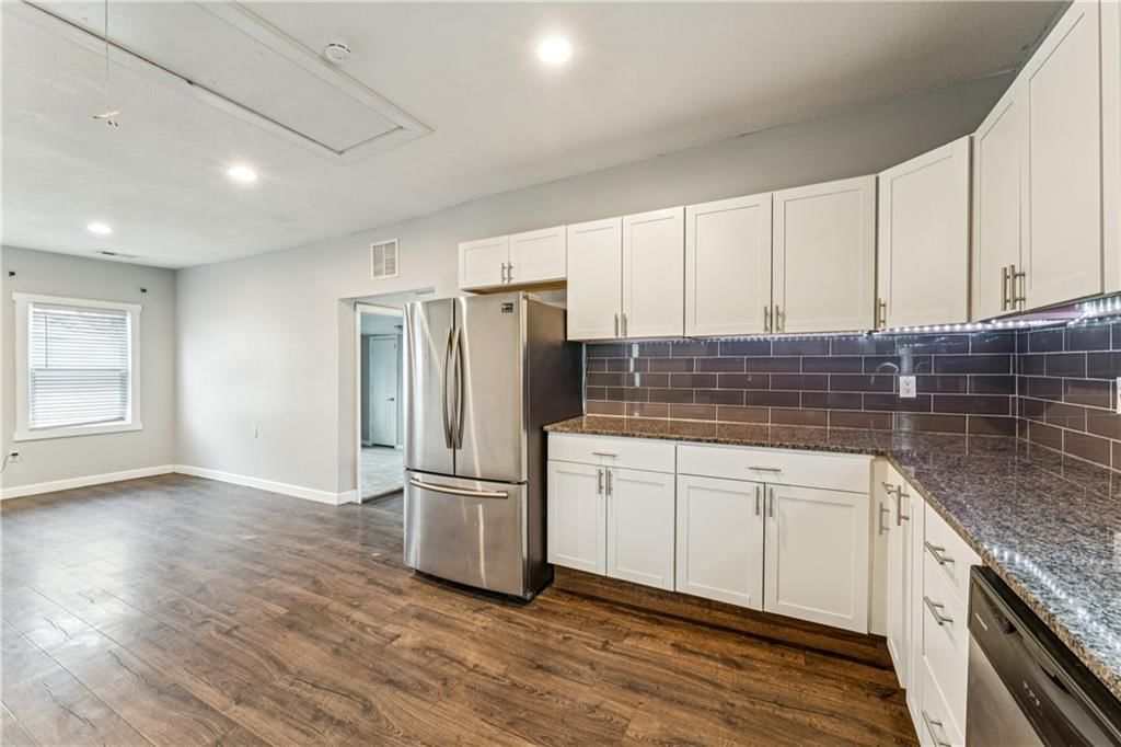 316 W Elm Street — photo 14
