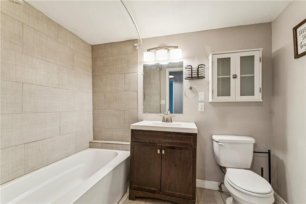 316 W Elm Street — photo 24