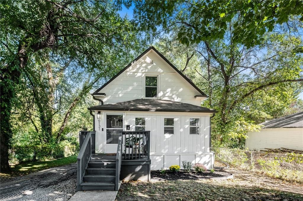 6131 Tracy Avenue, Kansas City, MO