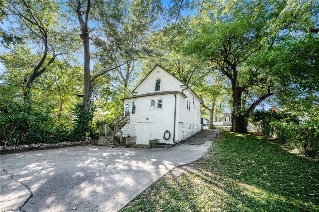 6131 Tracy Avenue — photo 22