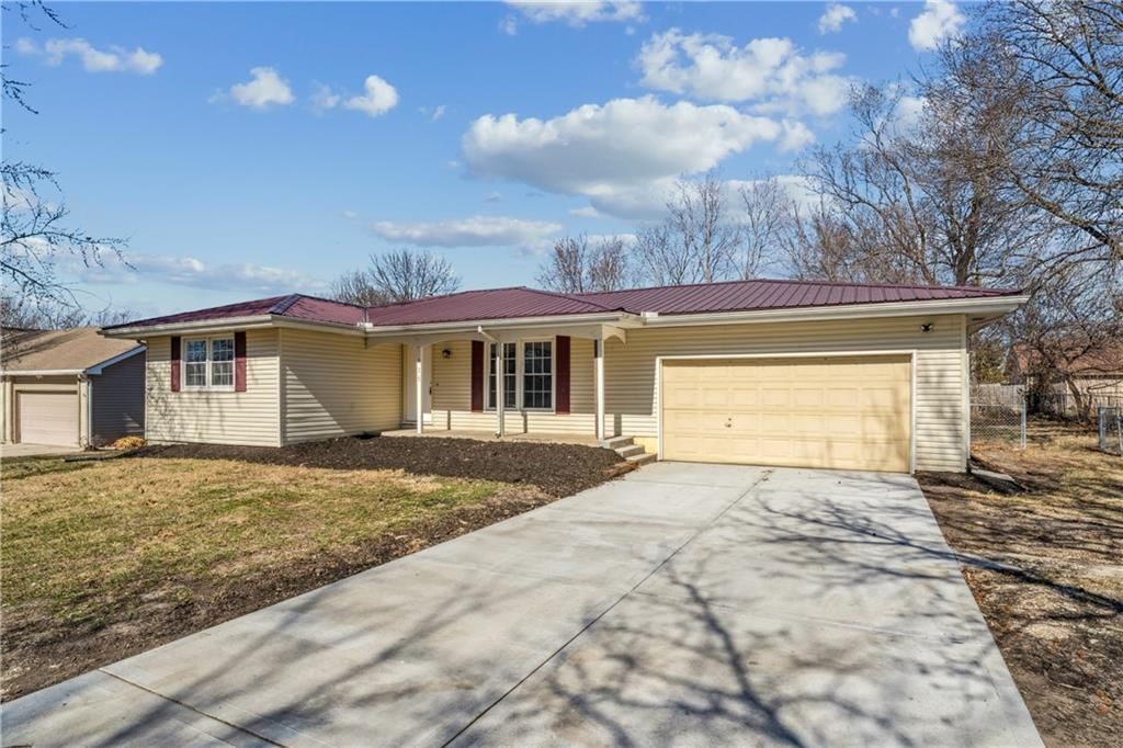 325 E Hickory Street — photo 3