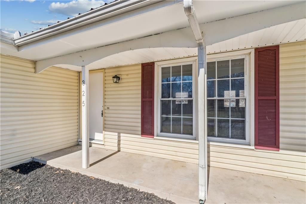 325 E Hickory Street — photo 4