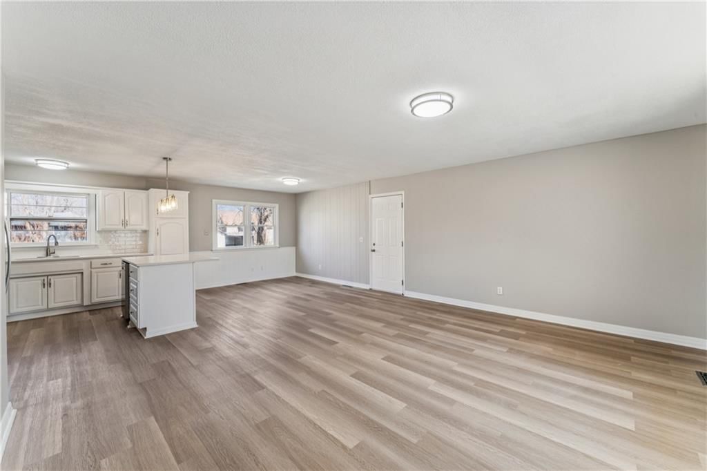 325 E Hickory Street — photo 6