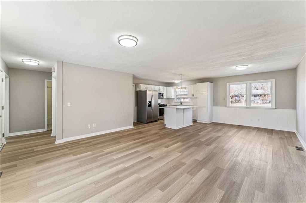 325 E Hickory Street — photo 9