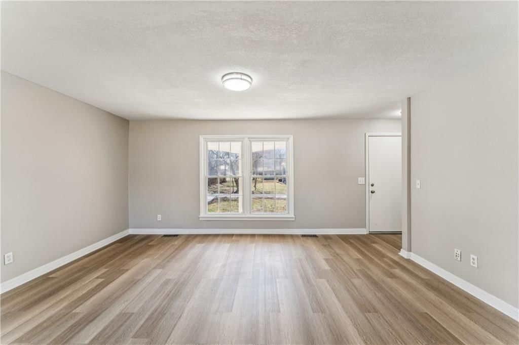 325 E Hickory Street — photo 10