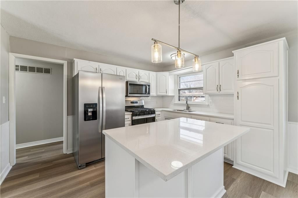 325 E Hickory Street — photo 11