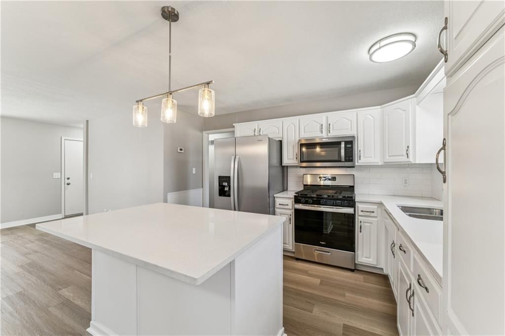 325 E Hickory Street — photo 12