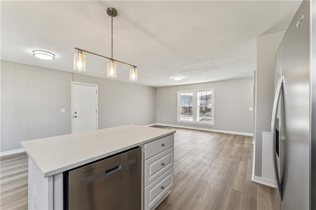 325 E Hickory Street — photo 14