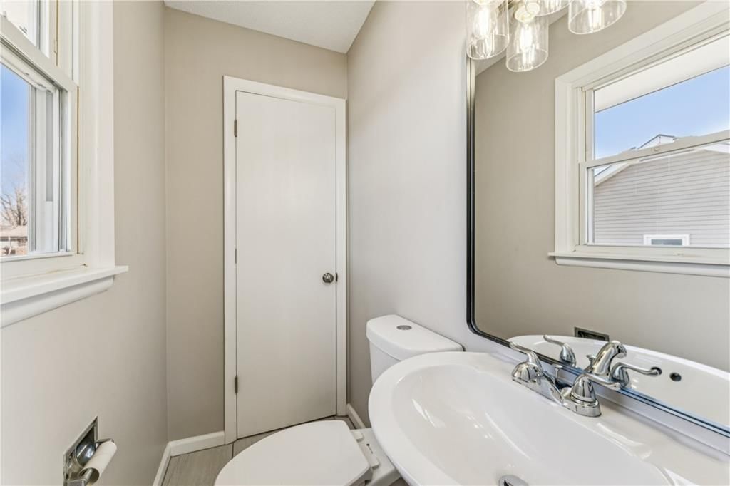 325 E Hickory Street — photo 21
