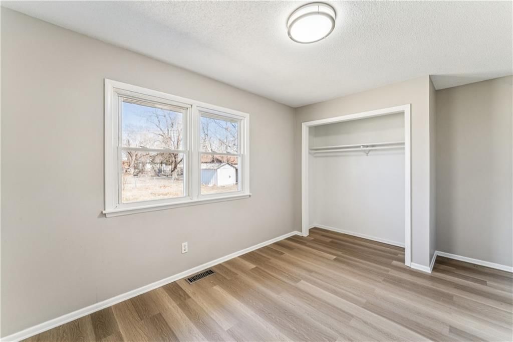 325 E Hickory Street — photo 23