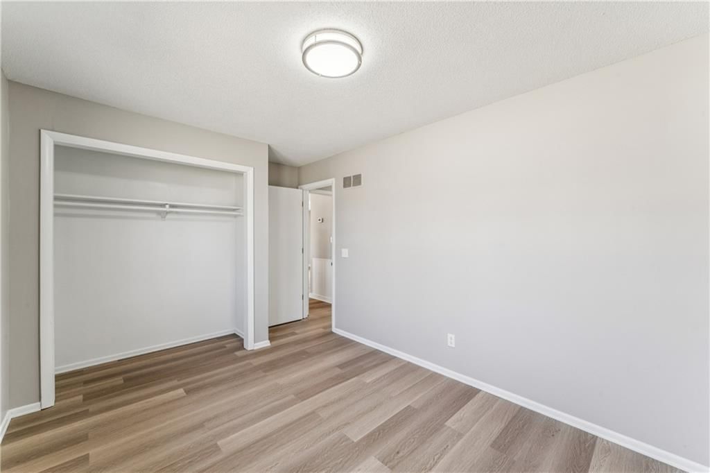 325 E Hickory Street — photo 24
