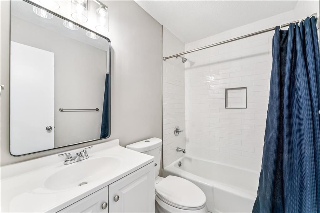 325 E Hickory Street — photo 25
