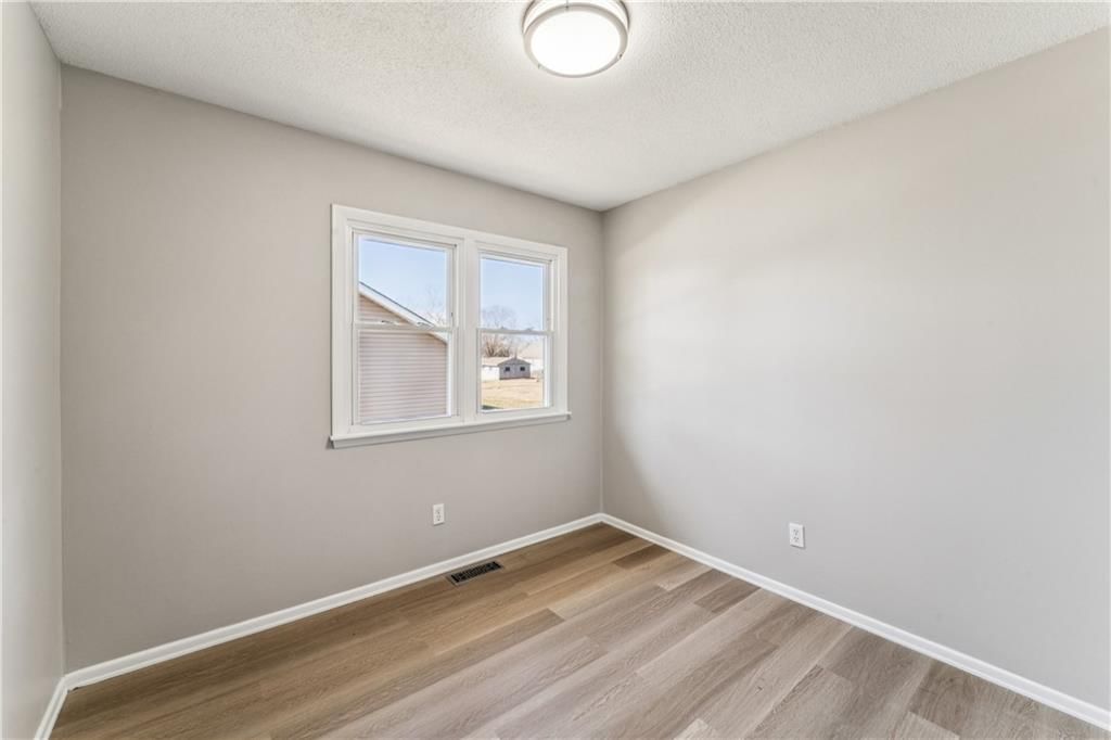 325 E Hickory Street — photo 26