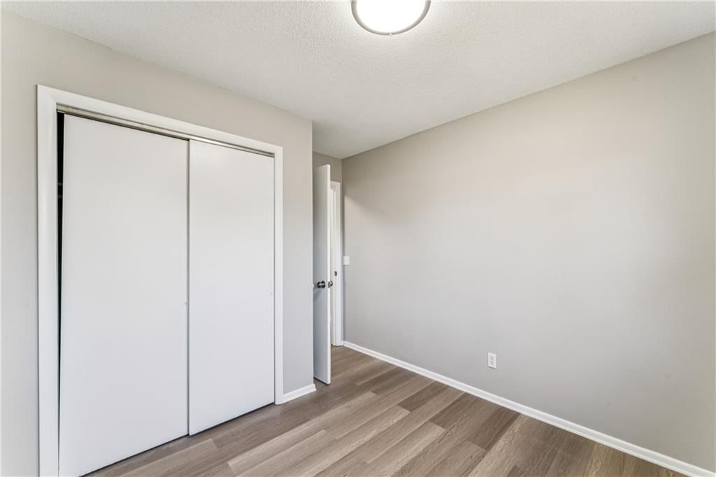 325 E Hickory Street — photo 28