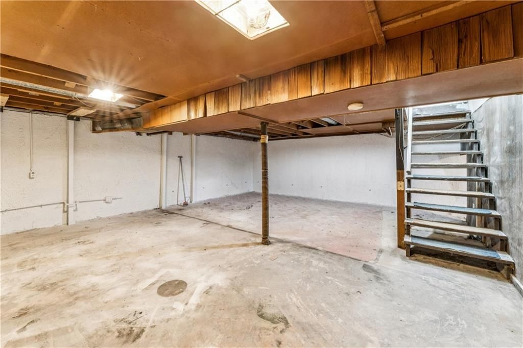 325 E Hickory Street — photo 29