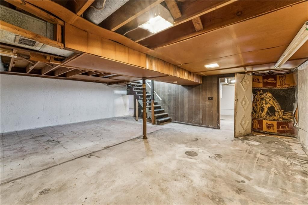 325 E Hickory Street — photo 30