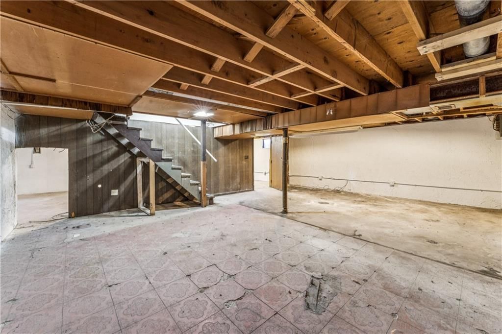 325 E Hickory Street — photo 31