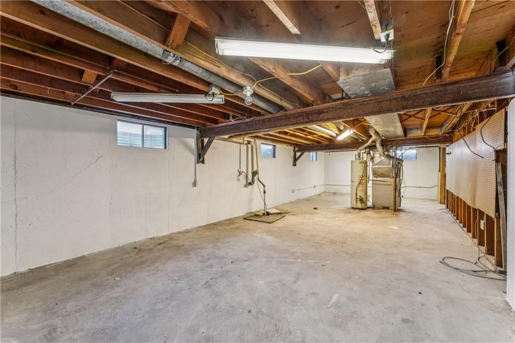 325 E Hickory Street — photo 32