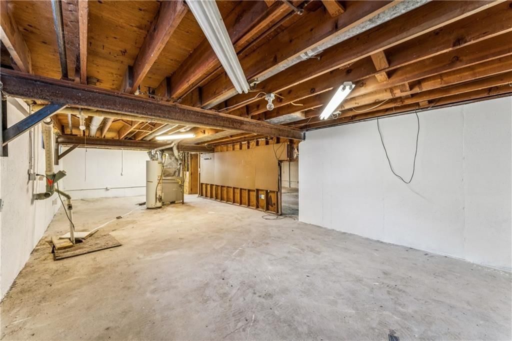 325 E Hickory Street — photo 33