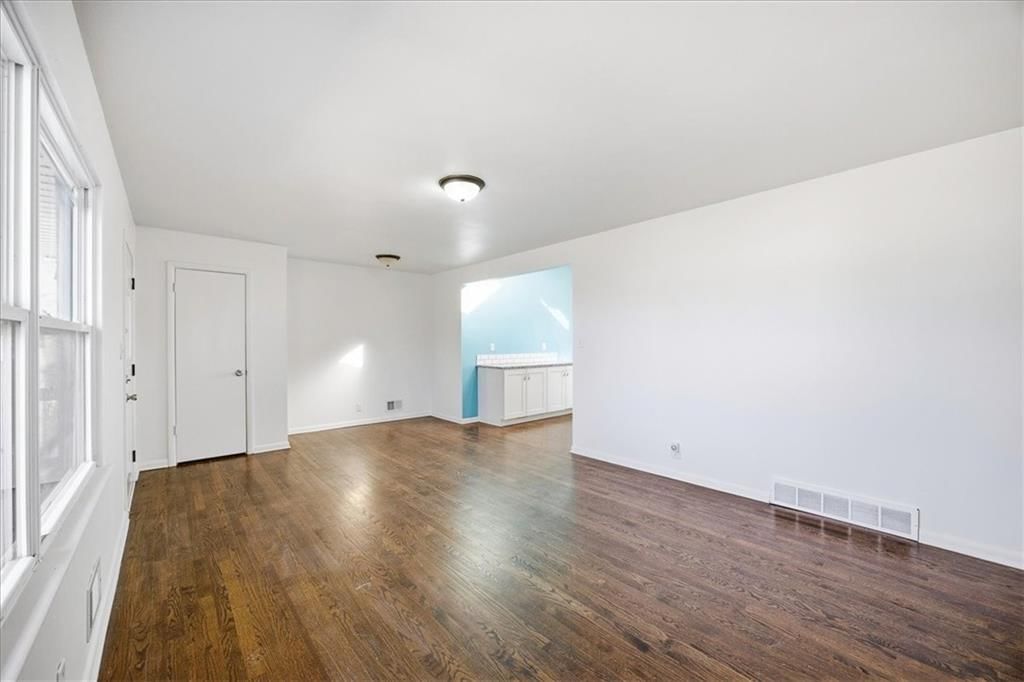 8121 Lydia Avenue — photo 5
