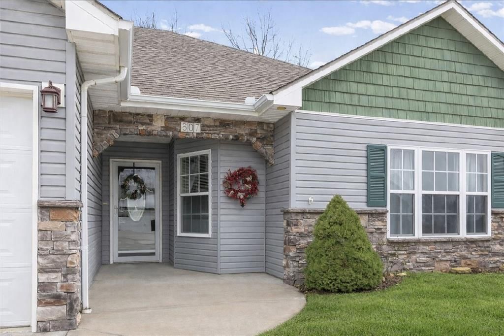 607 Oakmont Drive — photo 3