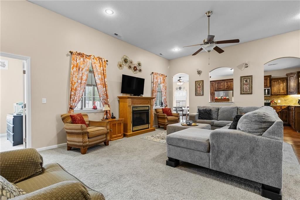 607 Oakmont Drive — photo 5
