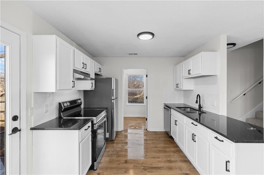 1116 E 77th Terrace — photo 9