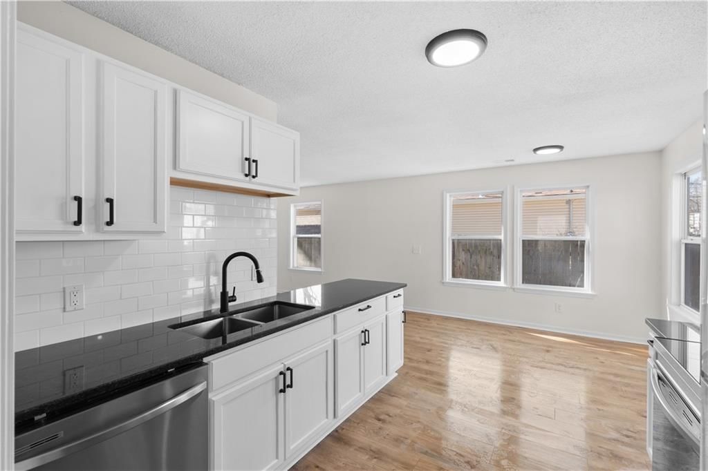 1116 E 77th Terrace — photo 10
