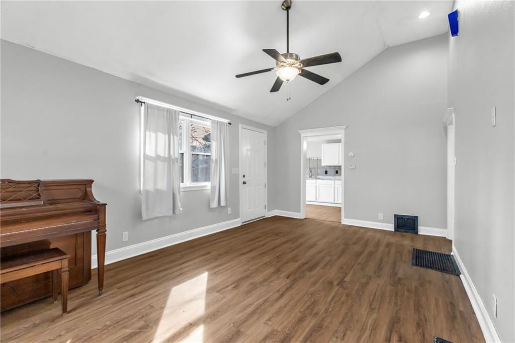 1124 S Haden Street — photo 4