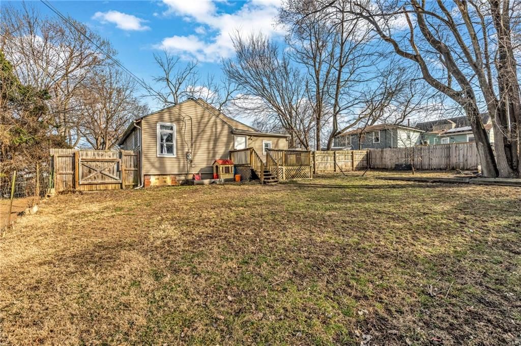 1124 S Haden Street — photo 16