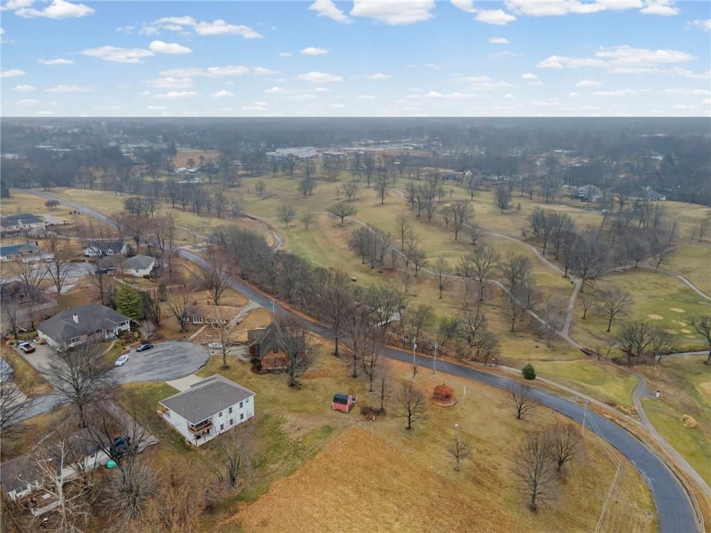 1303 Minuteman Drive — photo 40