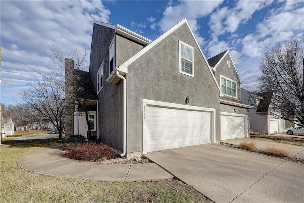 9135 Boehm Drive, Lenexa, KS