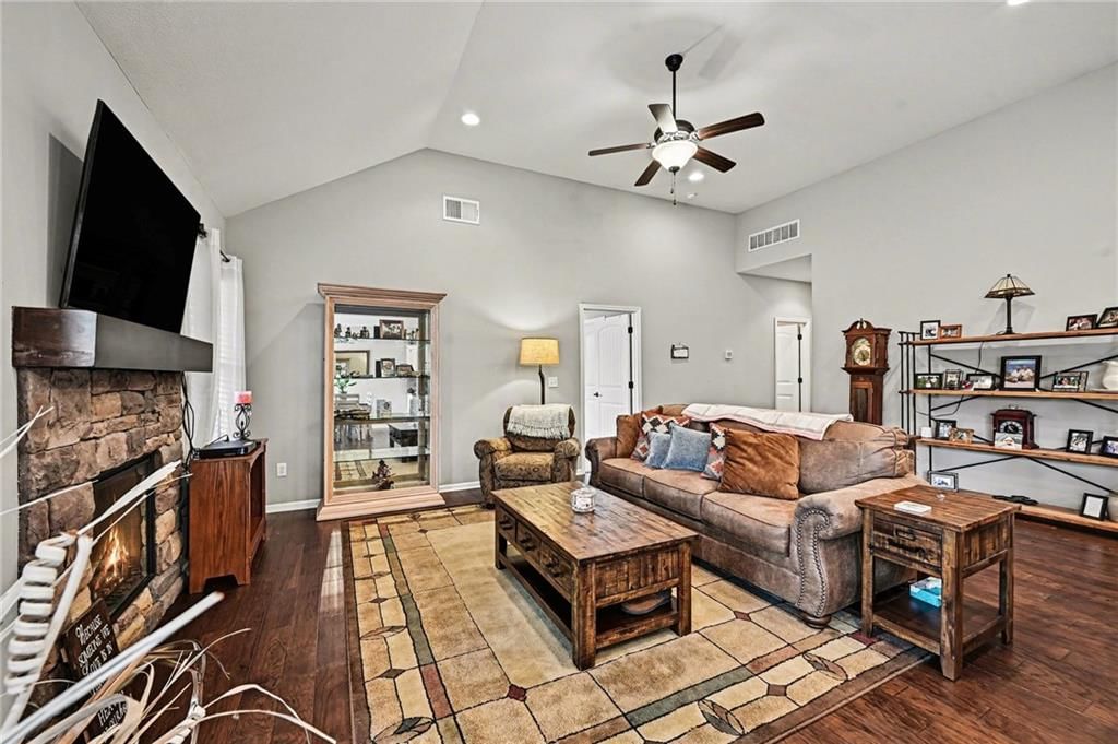 205 Ashmont Drive — photo 8