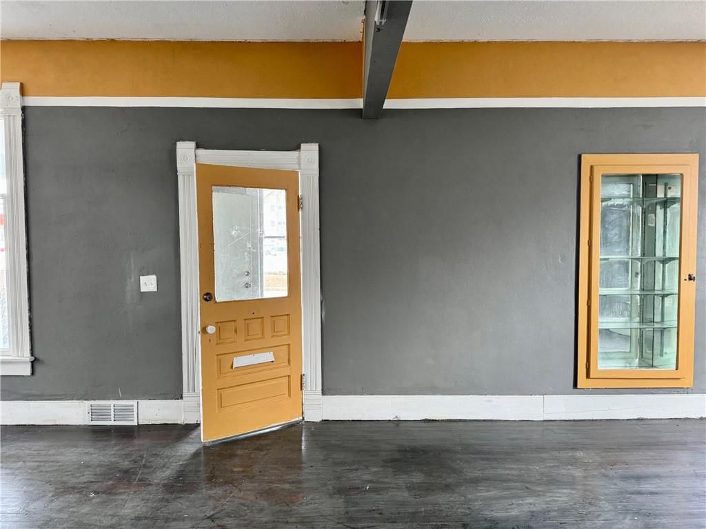 1410 Broadway Avenue — photo 2