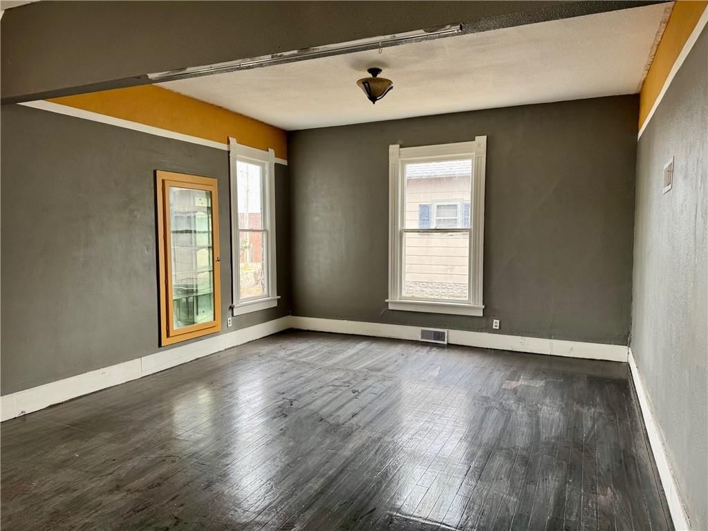 1410 Broadway Avenue — photo 3