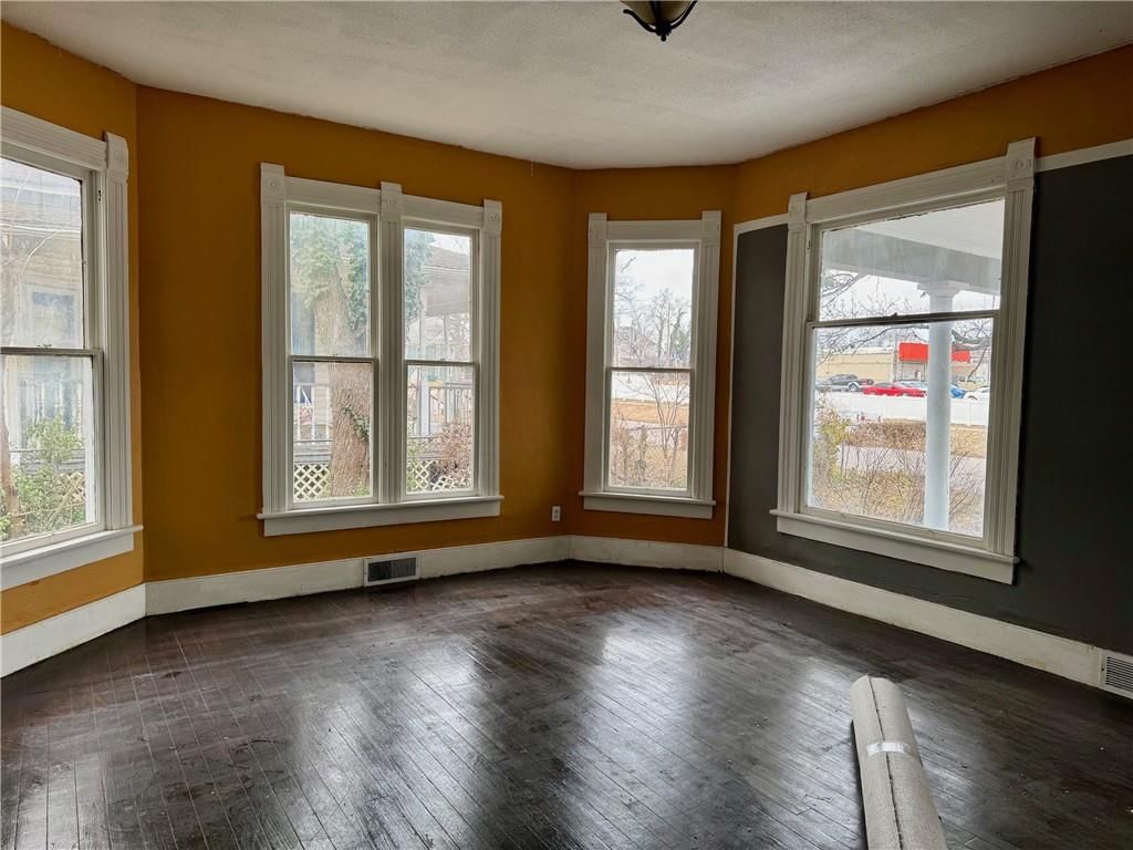 1410 Broadway Avenue — photo 4