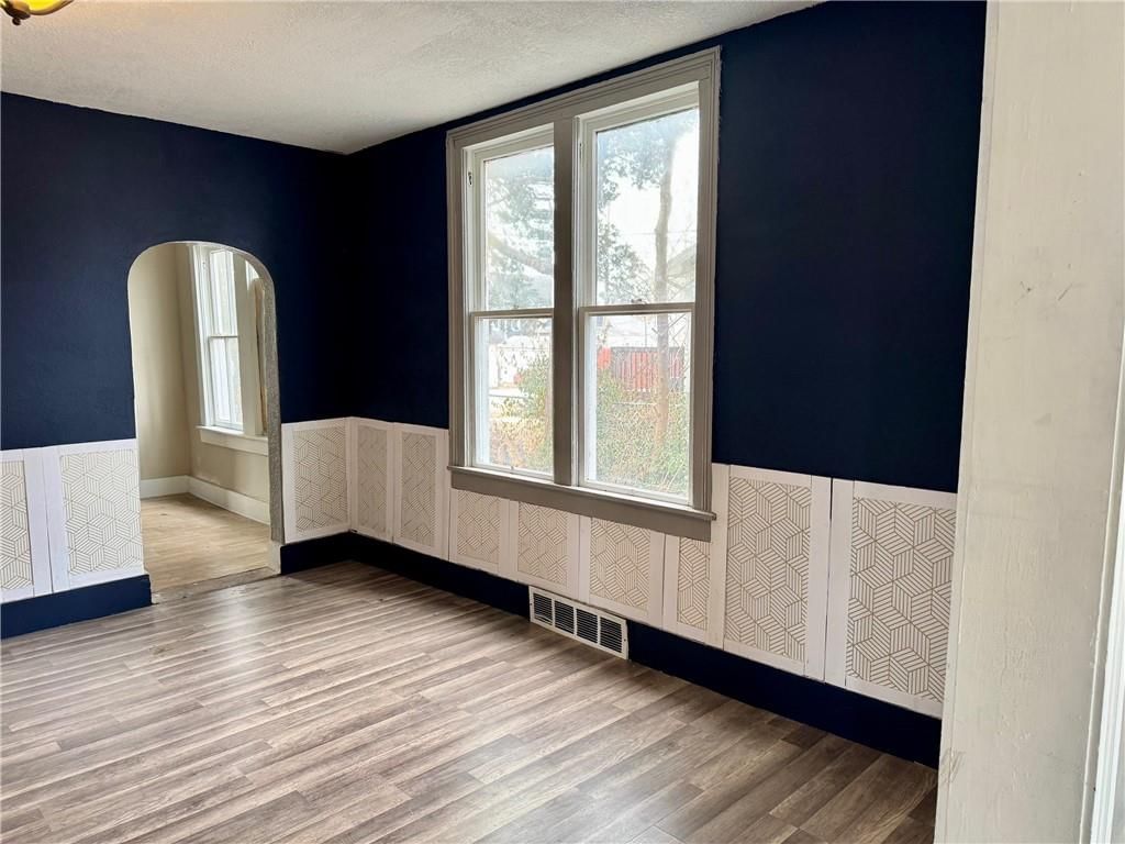 1410 Broadway Avenue — photo 5