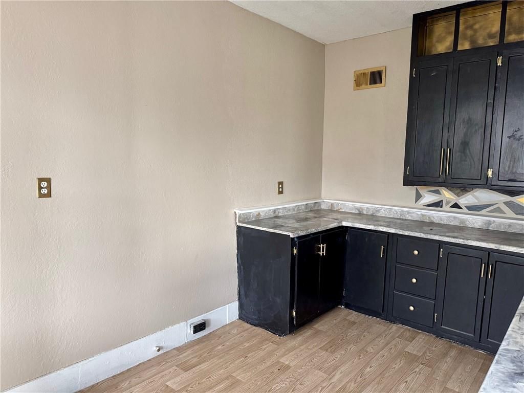 1410 Broadway Avenue — photo 9