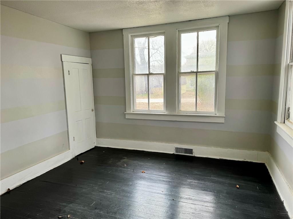 1410 Broadway Avenue — photo 11
