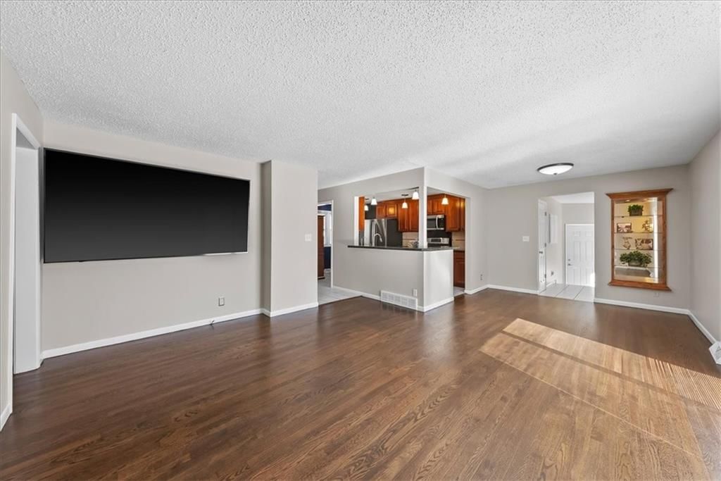 9421 Mackey Street — photo 4