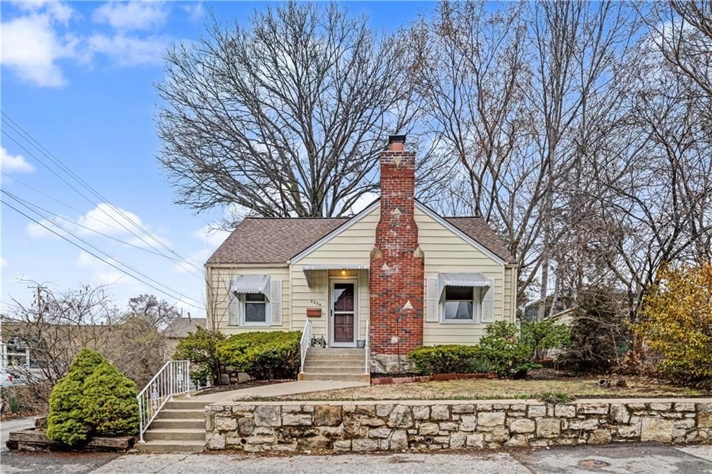 2208 W 48 Street — photo 2