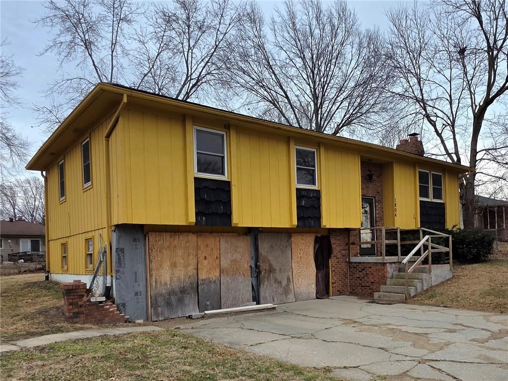 1804 S Benton Avenue — photo 2